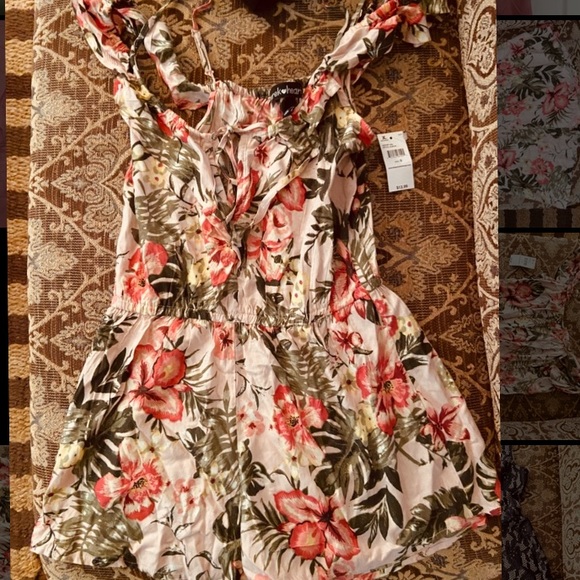 EXCHANGE Floral Romper - Picture 2 of 2